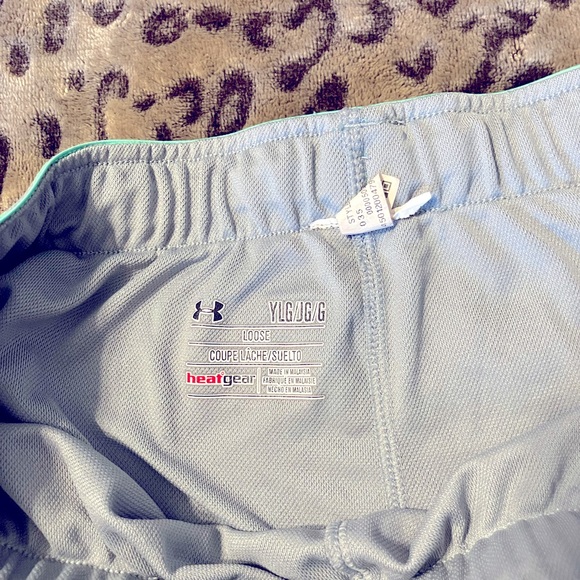 Youth Under Armour Shorts in Size YLG (14-16) - Picture 4 of 4